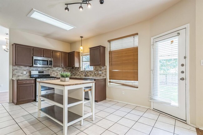 Building Photo - 15321 Ozone Pl