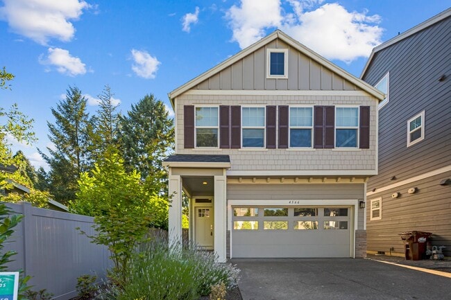 Building Photo - Stunning 3BD/3BATH Home in the Heart of Hi...