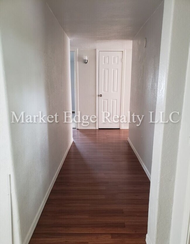 Building Photo - 3213 W Holly St