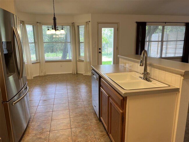 Building Photo - 3305 Silkgrass Bend