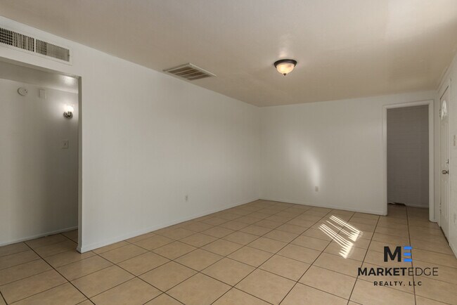 Building Photo - 3Bed/1Bath House at 35th/McDowell! $899 Mo...