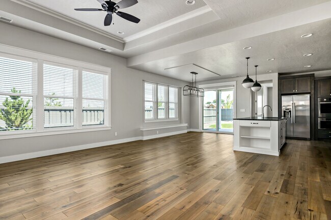 Building Photo - 6128 N Vicenza Ln