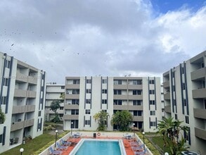 Building Photo - 10090 NW 80th Ct