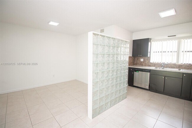 Foto del edificio - 10085 NW 6th Terrace
