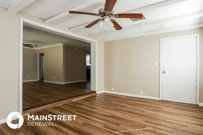 Foto del edificio - 2233 Bourget Dr