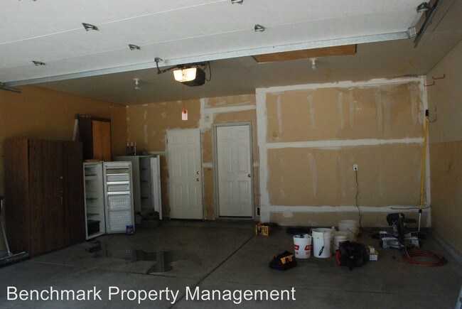 Building Photo - 1806 E Nettleton Gulch Rd