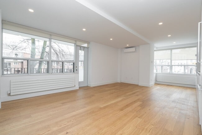 Building Photo - 755 Avenue Rd