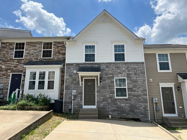 Building Photo - 325 Falcon Run