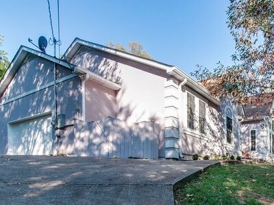 Building Photo - 1041 Hickory Hollow Rd