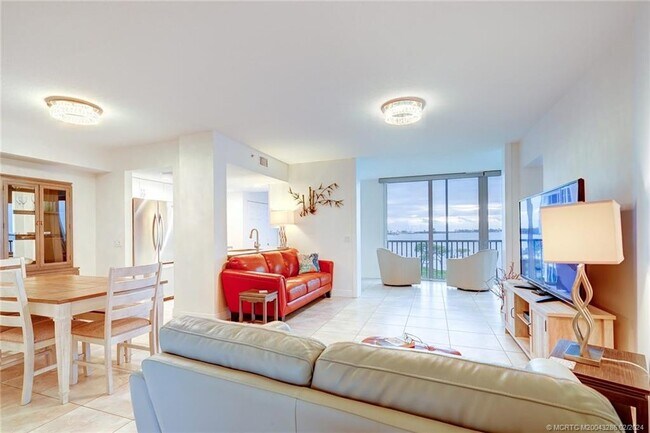 Foto del edificio - 5750 NE Island Cove Way