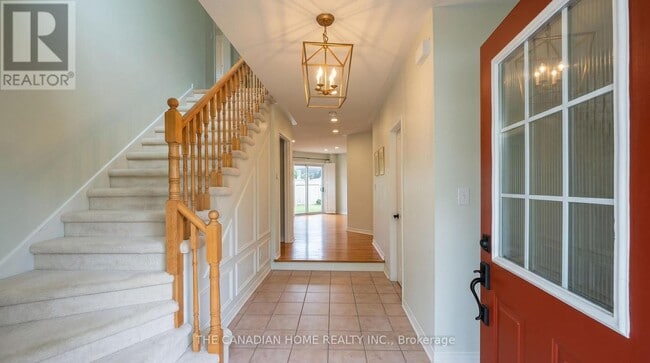 Building Photo - 833 Scollard Ct