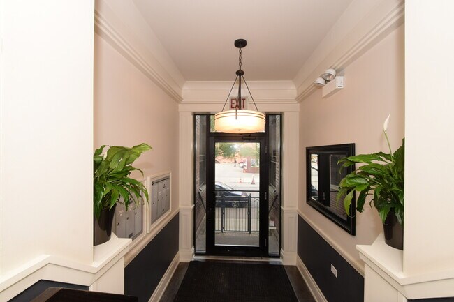 Foto del edificio - 2848 N Sheffield Ave