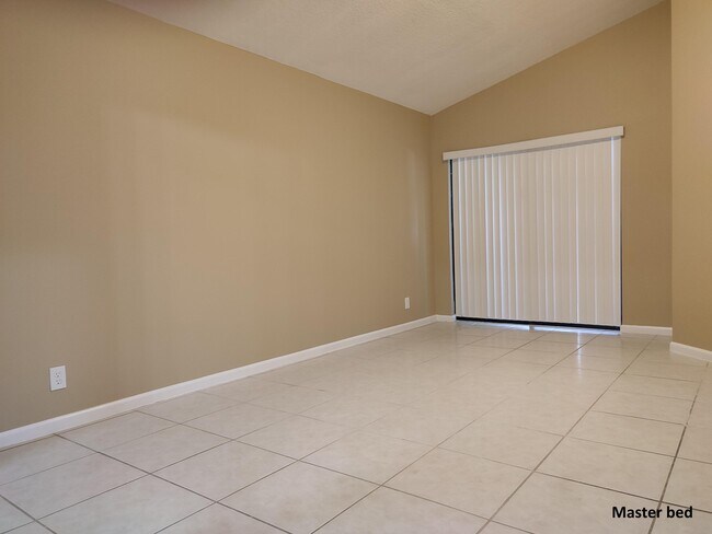 Foto del edificio - 3826 Circle Lake Dr