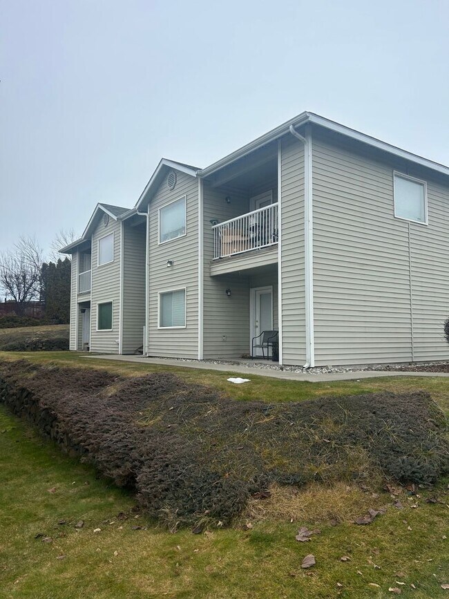 Building Photo - 597 Eastmont Ave