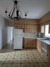 Building Photo - 31 Chaucer St