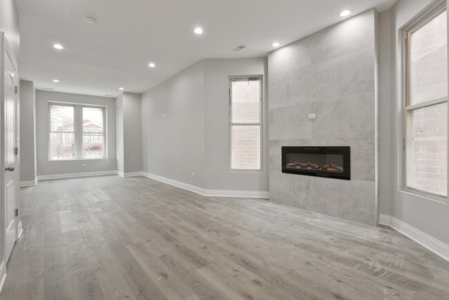 Building Photo - 2714 W Polk St