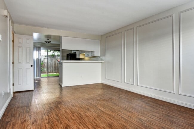 Foto del edificio - 4304 E 5th St