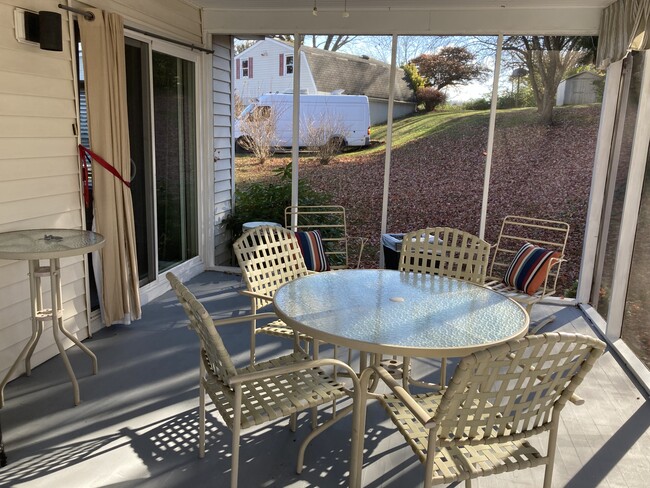 Sunroom furniture & drapes included - 7288 Beechtree Ln
