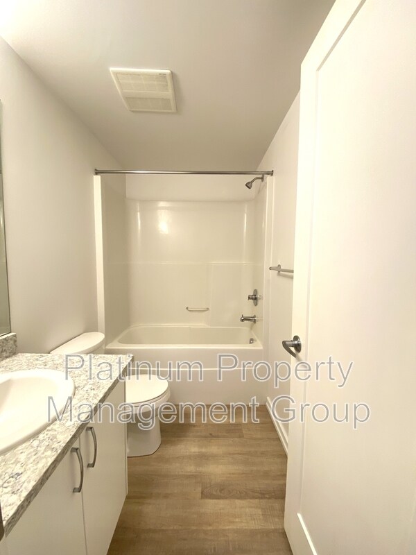 Photo du bâtiment - 450-458 8 Ave SE