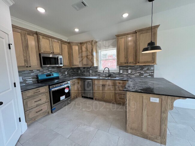 Foto del edificio - 1021 Silver Birch St
