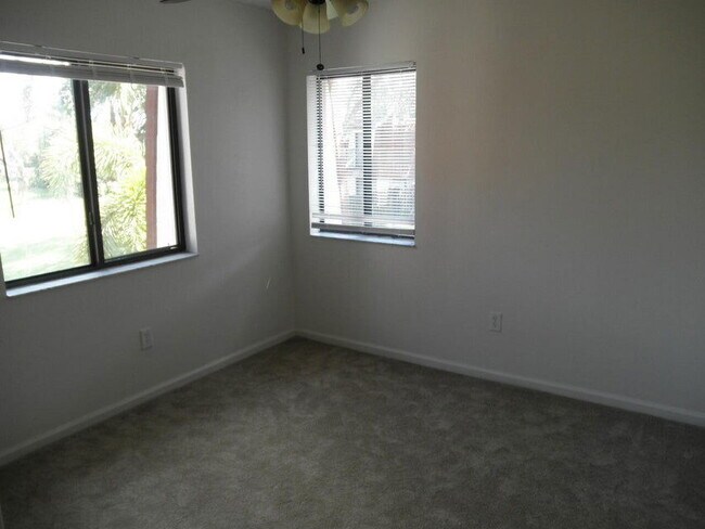 Foto del edificio - 2221 White Pine Cir