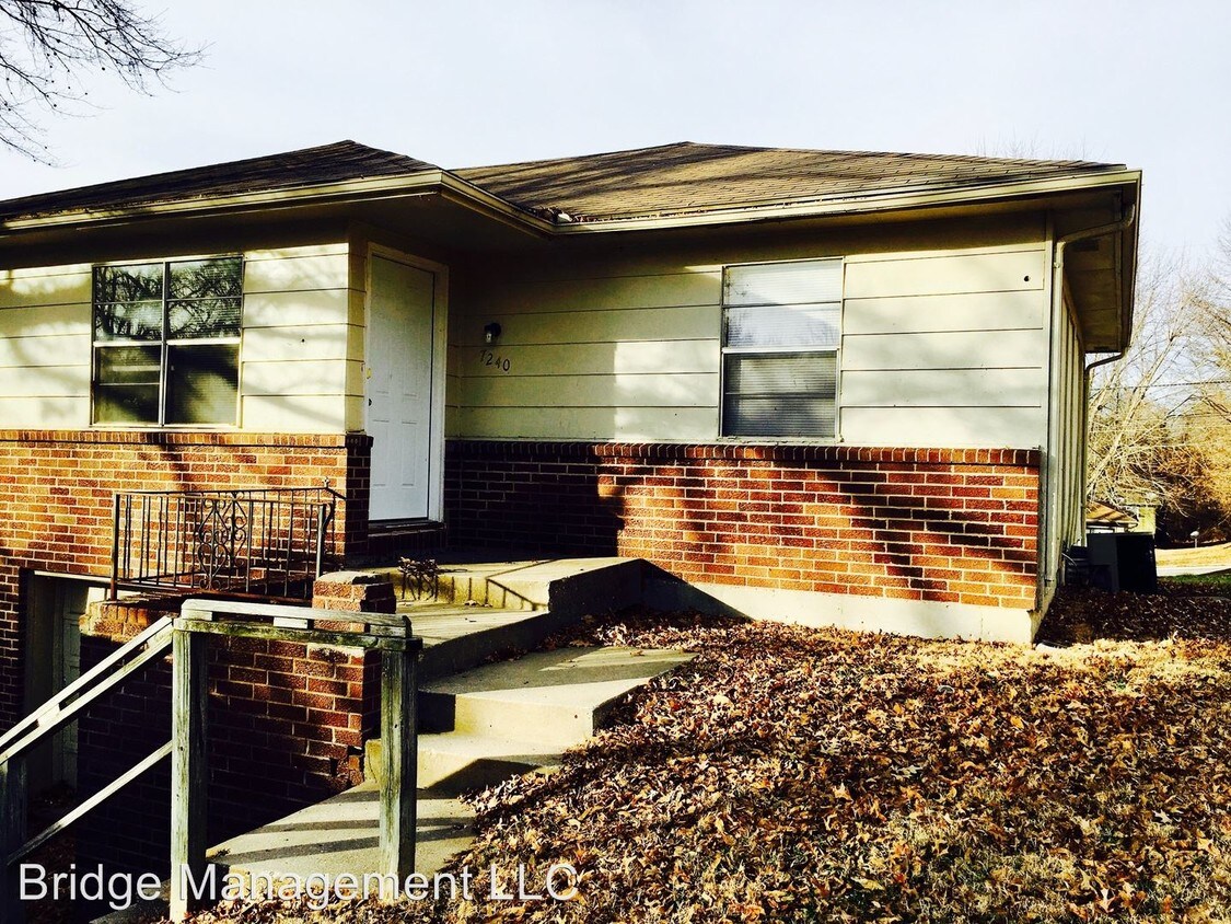 7242 Gilmore Ave, Kansas City, KS 66111 Condo for Rent in Kansas City, KS