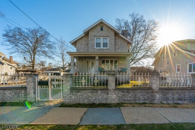 Building Photo - 13 Galloping Hill Rd