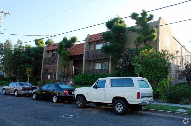 Foto del edificio - 930 N. Enterprise Ave.