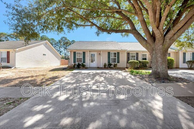 Foto del edificio - 1366 Pinnacle Ln