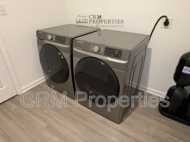 Foto del edificio - 3242 Somers Dr