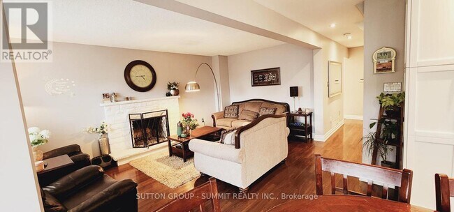 Photo du bâtiment - 1651 Summergrove Crescent