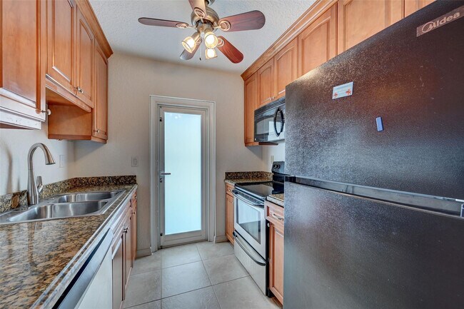 Building Photo - 2020 NE 56th St