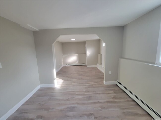 Building Photo - 1671 N Gardiner Dr