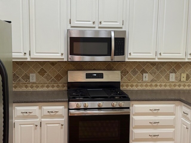 Foto del edificio - 3007 Clove Tree Ln