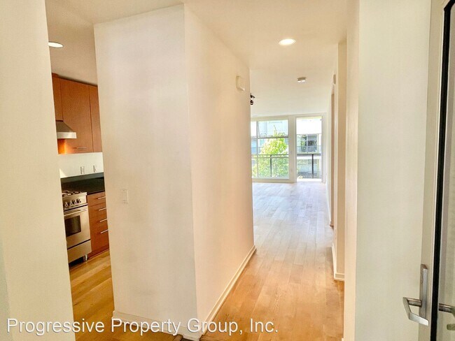 Building Photo - 1 br, 1.5 bath House - 989 20th Street (Es...