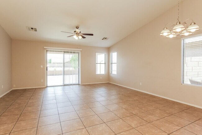 Foto del edificio - 2431 W Gaby Rd