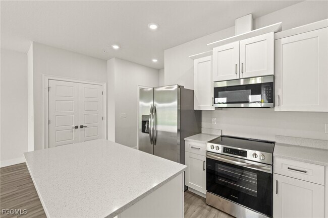 Building Photo - 14985 Sunset Eve Lp