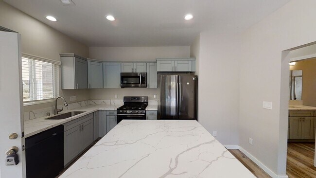 Foto del edificio - 4BD/2BA, POOL!!