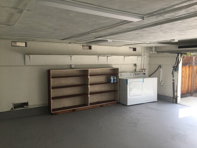 Lavandería en garaje - 114 Franklin Ct