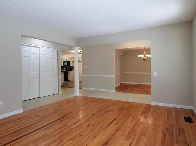 Building Photo - 1411 Old Farm Dr
