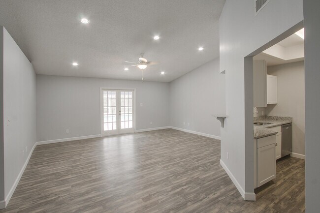 Building Photo - 5492 Wendy Lee Dr
