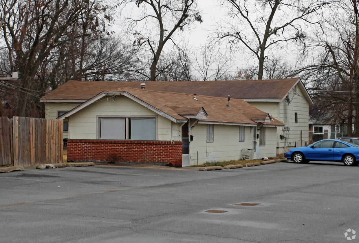 Foto del edificio - 6302 E Pine St