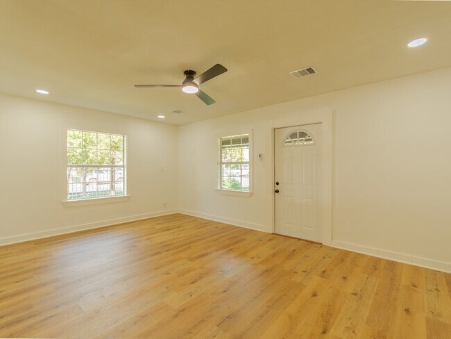 Foto del edificio - 6802 Eastwood St