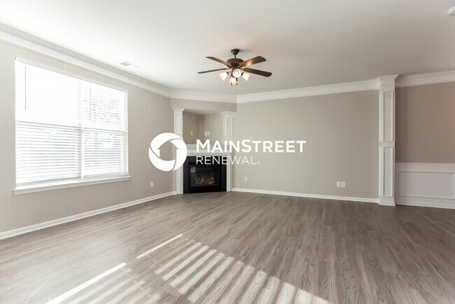 Building Photo - 4 Bedroom Pet-Friendly Home in Charlotte, NC with Main Street Renewal