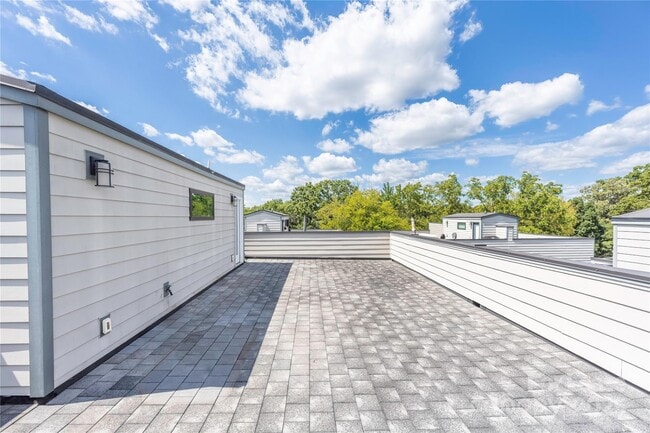 Building Photo - 1008 Westbrook Dr