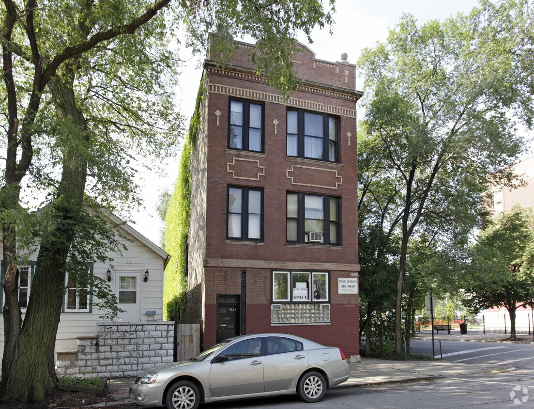 Foto del edificio - 1825 W Cortland Ave