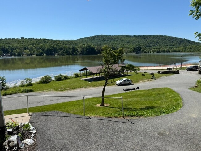 Building Photo - 144 Lakeside Dr W