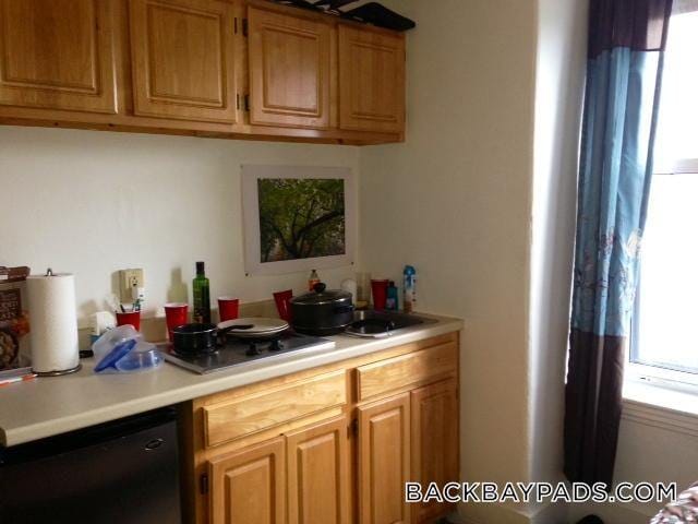 Building Photo - 405 Beacon St