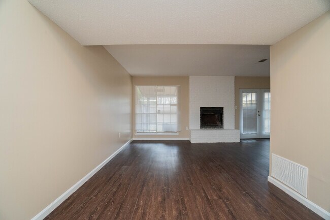 Building Photo - 4814 Regal Dr