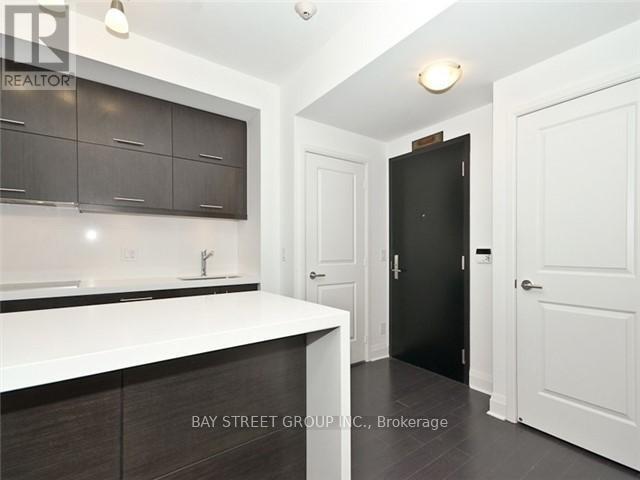 Building Photo - 1080 Bay St.